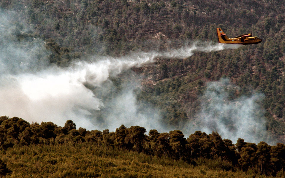 οριοθετήθηκε-η-φωτιά-στην-πάρο-561413803