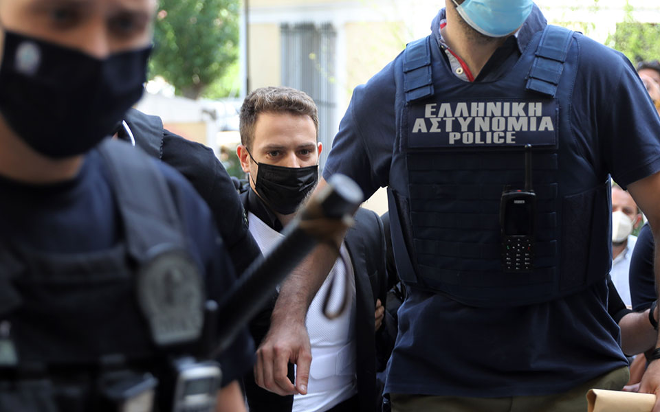 γλυκά-νερά-η-ώρα-της-απολογίας-για-την-561406735