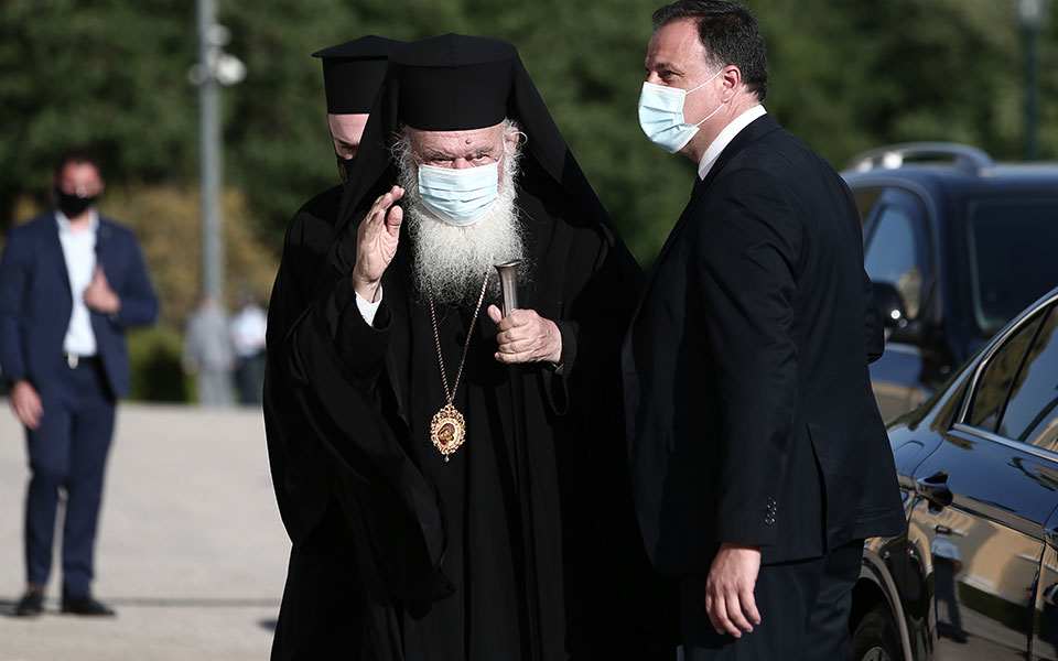 επίθεση-με-βιτριόλι-στη-μονή-πετράκη-561409264