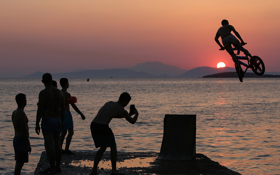 καιρός-κορυφώνεται-αύριο-ο-καύσωνας-561417460
