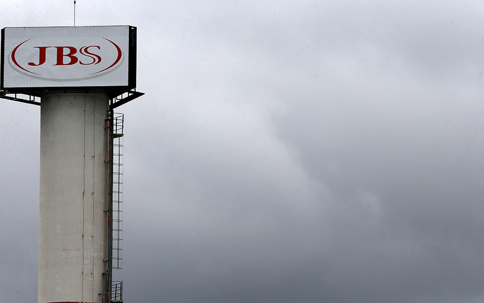 λευκός-οίκος-ρωσικό-γκρουπ-πίσω-από-τη-561384502