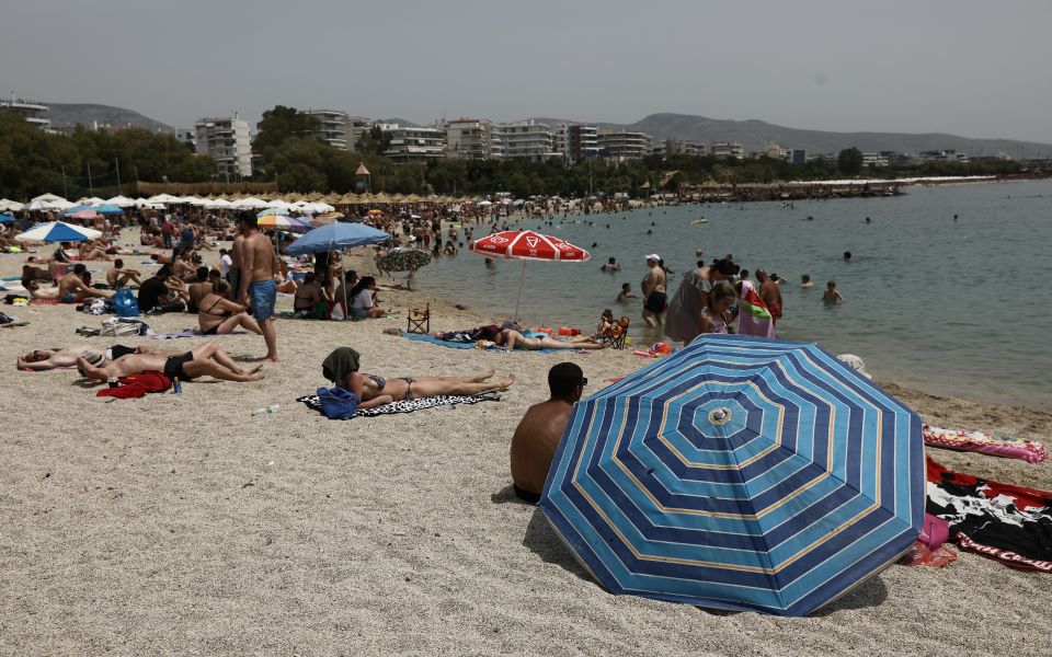 καιρός-στους-38-βαθμούς-το-θερμόμετρο-561406810