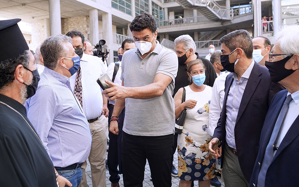 Κορωνοϊός: Αγώνας δρόμου για να υψωθεί τείχος στην «Δέλτα»-2