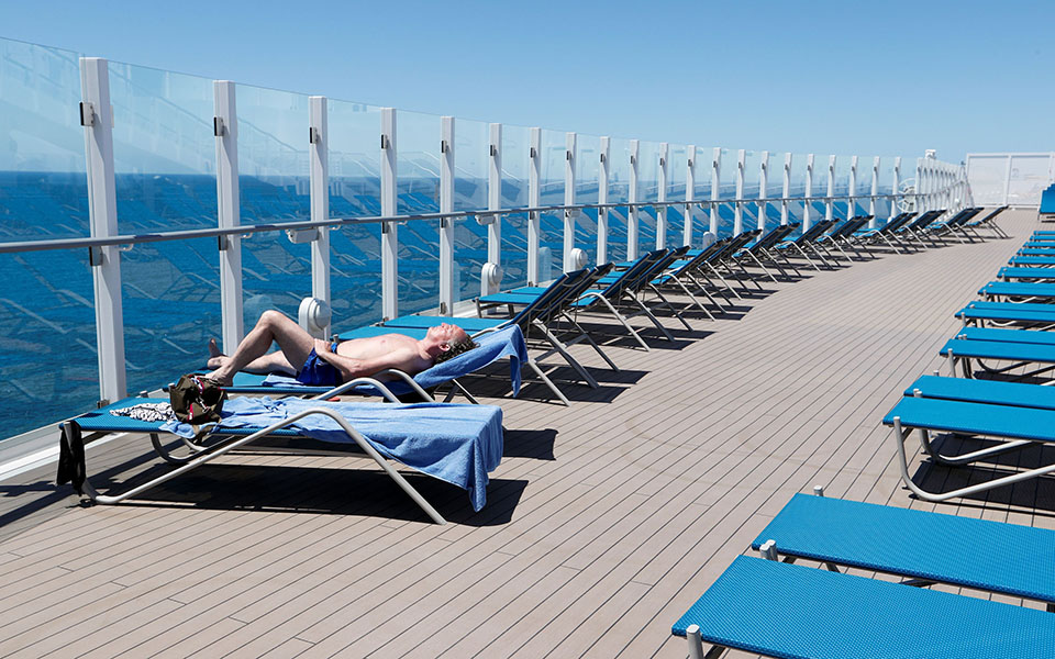 κρούσματα-κορωνοϊού-σε-κρουαζιερόπλ-561395440