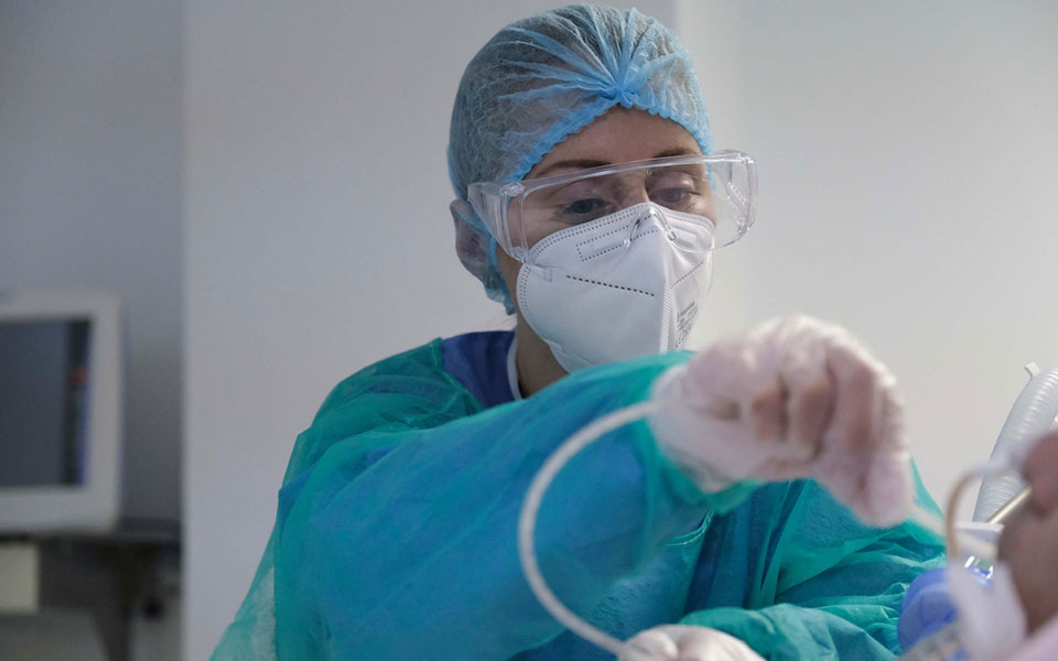 κορωνοϊός-835-νέα-κρούσματα-22-θάνατοι-343-δι-561400477