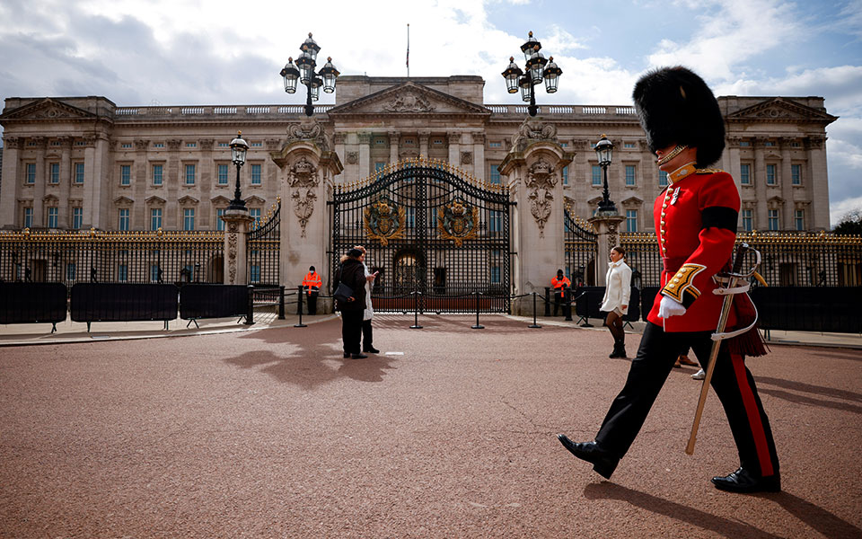 βρετανία-35-204-νέα-κρούσματα-της-παραλλαγ-561411235