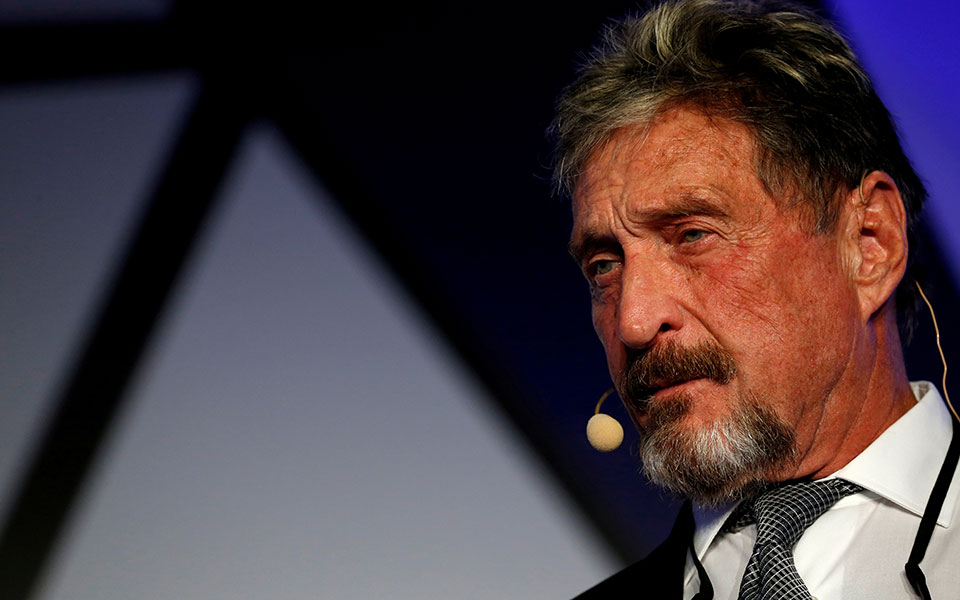 τζον-μακάφι-από-πρωτοπόρος-της-τεχνολ-561410146