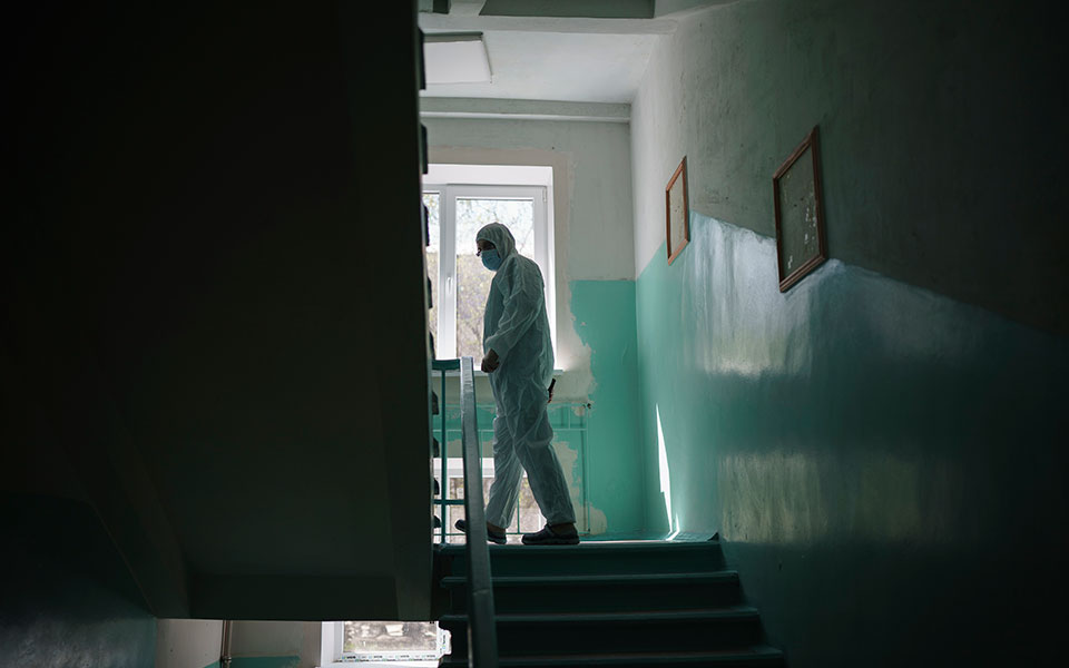 κορωνοϊός-808-νέα-κρούσματα-24-θάνατοι-392-δι-561391273