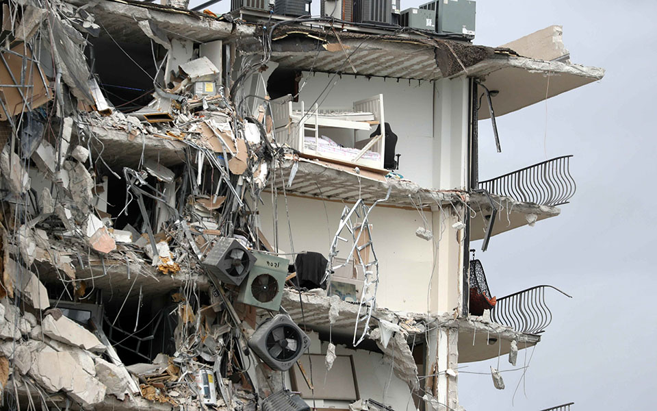 Κατάρρευση κτιρίου στο Μαϊάμι: Περίπου εκατό άνθρωποι εξακολουθούν να αγνοούνται-2