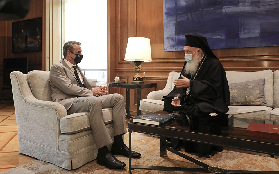 μητσοτάκης-σε-ιερώνυμο-να-παροτρύνει-561416902