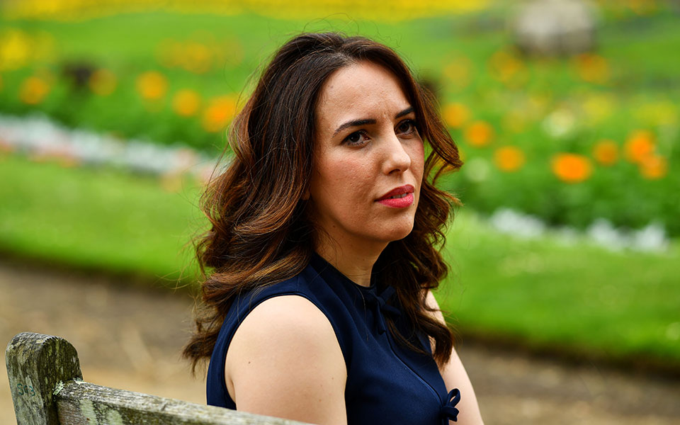 η-μνηστή-του-ασάνζ-ζητεί-από-τον-μπάιντ-561411607