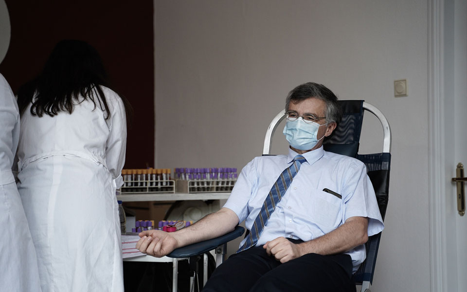 Σωτήρης Τσιόδρας: Εθελοντική αιμοδοσία στους κήπους του Προεδρικού-1