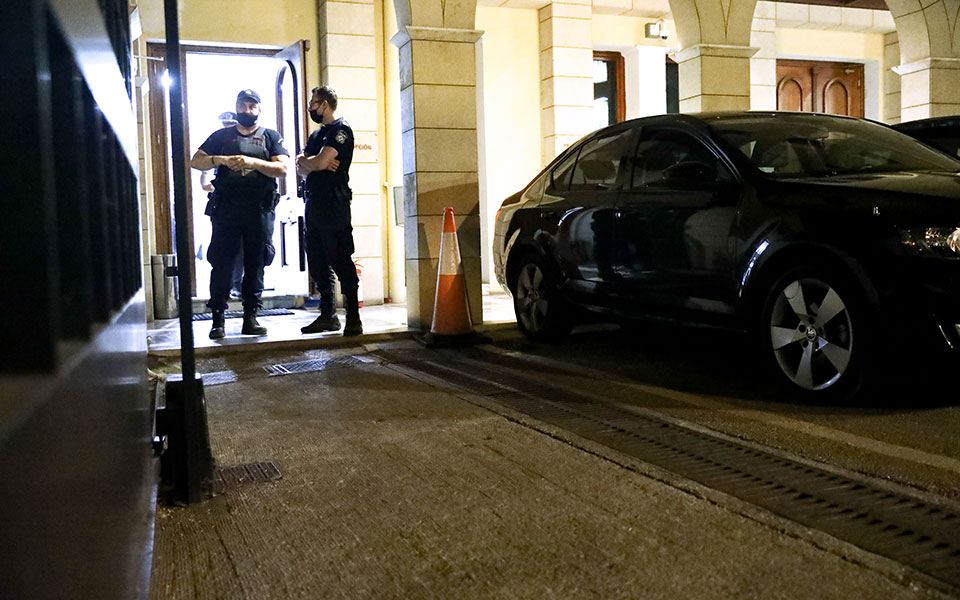 Επίθεση με βιτριόλι στη Μονή Πετράκη: Τα νεότερα για την υγεία των Μητροπολιτών-1