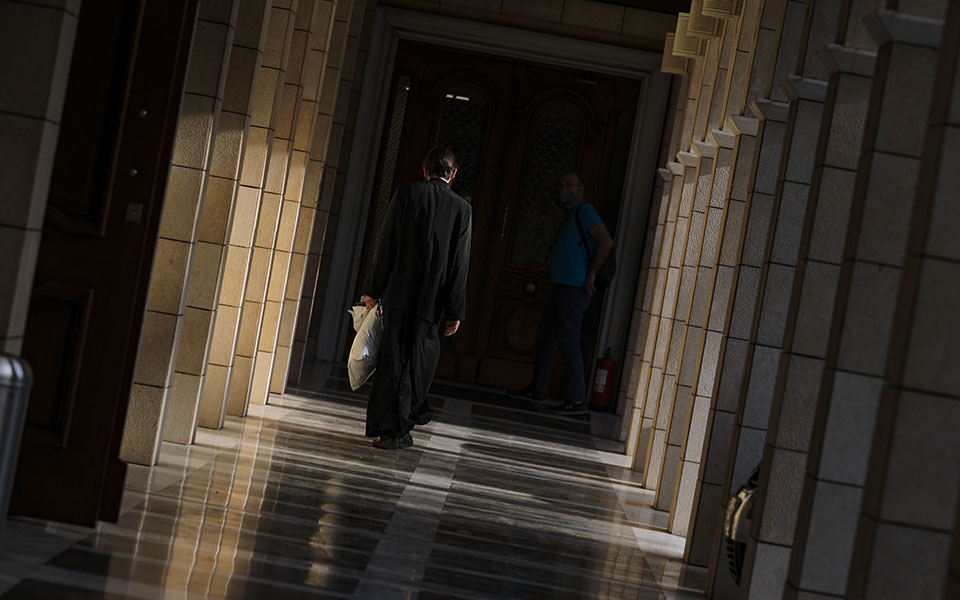 μονή-πετράκη-διατάχθηκε-ο-εγκλεισμός-561410065