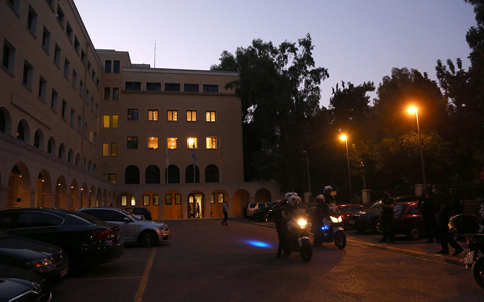 μονή-πετράκη-τον-γύρο-του-κόσμου-κάνει-561410131