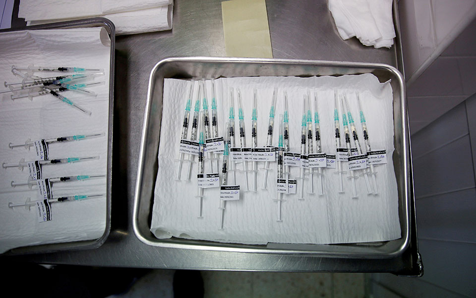 η-βρετανία-είπε-ναι-σε-εμβολιασμό-τω-561388219