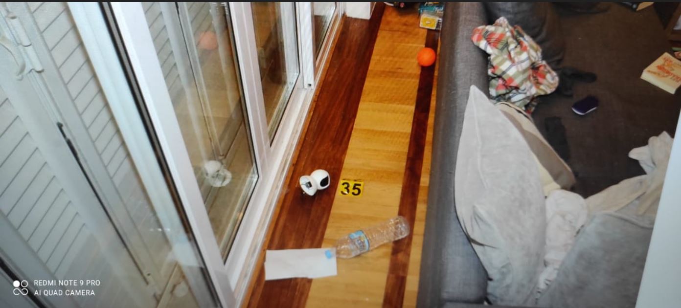 Γλυκά Νερά: Ο 33χρονος ξήλωσε την κάμερα στο σαλόνι – Φωτογραφία ντοκουμέντο-1