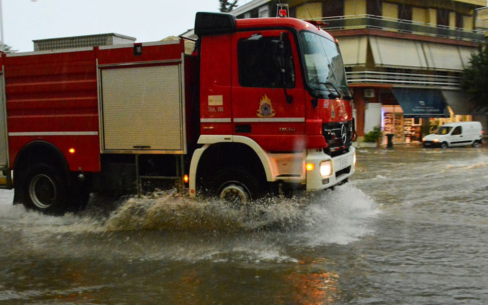 νεροποντή-και-χαλάζι-σε-περιοχές-της-θ-561397264