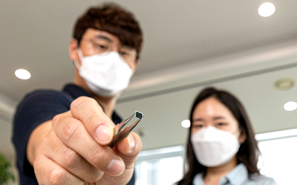 h-samsung-πρωτοπορεί-με-την-έναρξη-μαζικής-πα-561398542