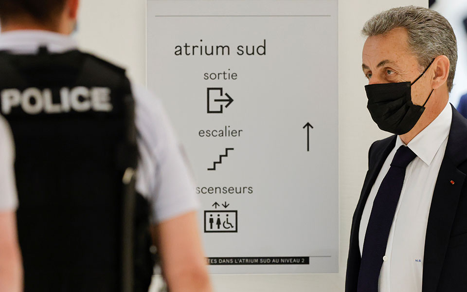 γαλλία-έξι-μήνες-φυλάκιση-κατά-σαρκοζ-561403516