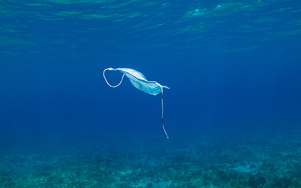 μετά-τις-σακούλες-και-τις-πάνες-μάσκες-561391117