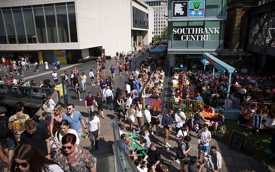 βρετανία-πάνω-από-11-000-νέα-κρούσματα-η-μ-561403507