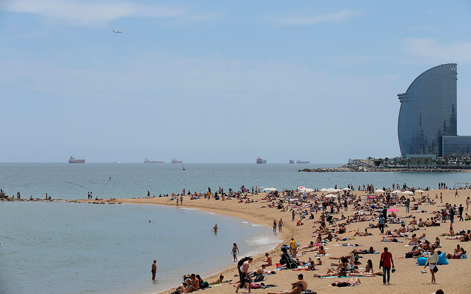 τουρισμός-και-covid-τι-ισχύει-σε-πέντε-ευρω-561391186