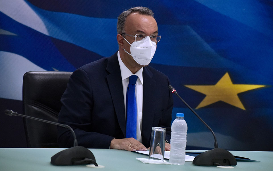 σταϊκούρας-μόνιμη-μείωση-φπα-σε-πέντε-561403564