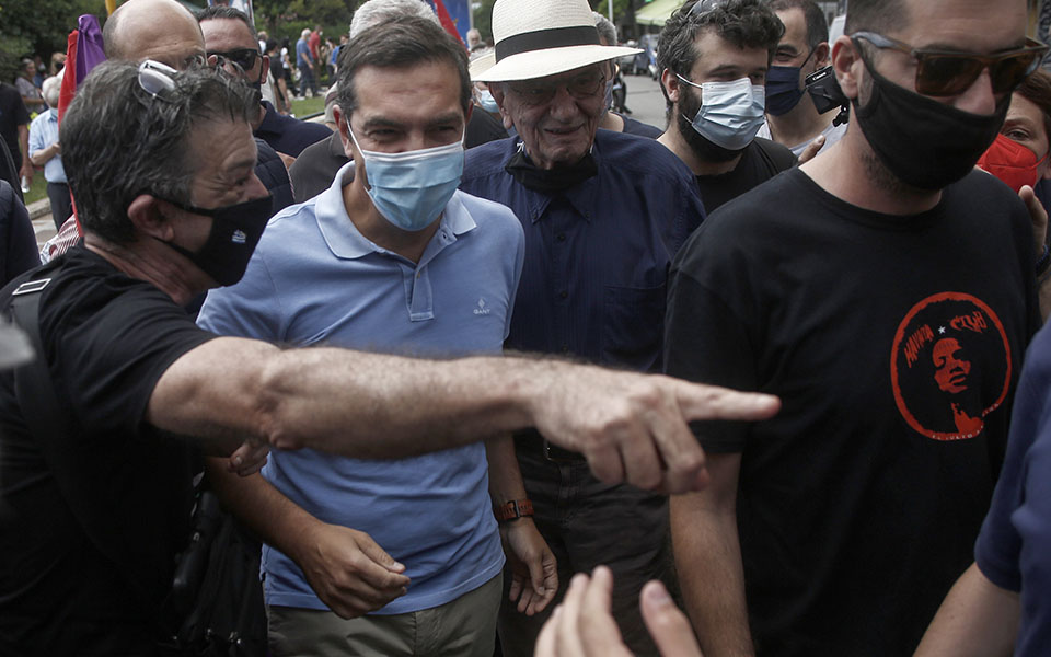 Σε απεργιακό κλοιό η χώρα – Συγκεντρώσεις για το εργασιακό νομοσχέδιο (Εικόνες-Βίντεο)-5