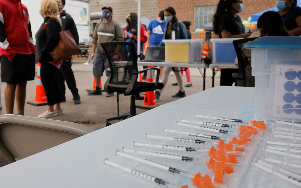 ηπα-οι-νεότεροι-ενήλικες-είναι-λιγότε-561407881