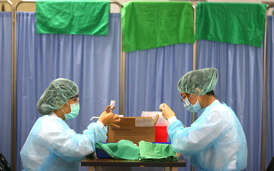 εμβόλια-covid-δύο-δισ-δόσεις-έχουν-χορηγηθ-561386788