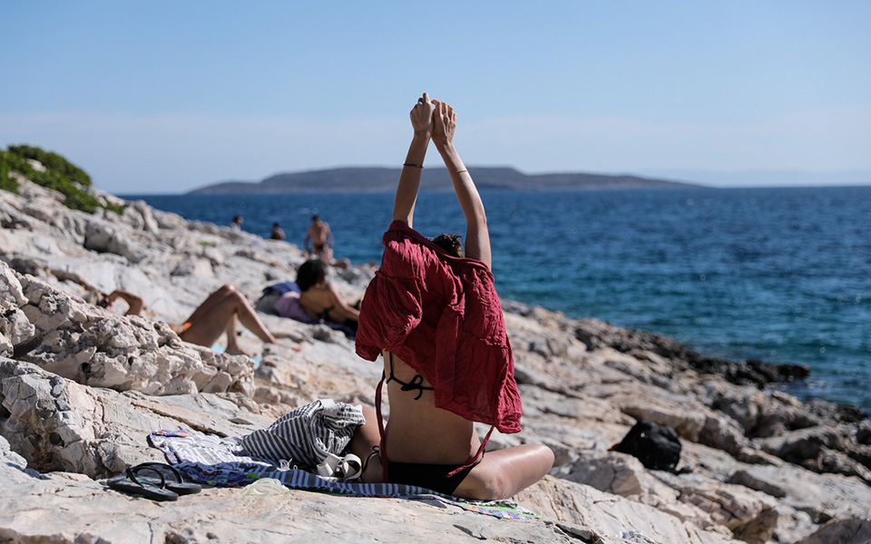 καιρός-καύσωνας-και-αφρικανική-σκόνη-561408145