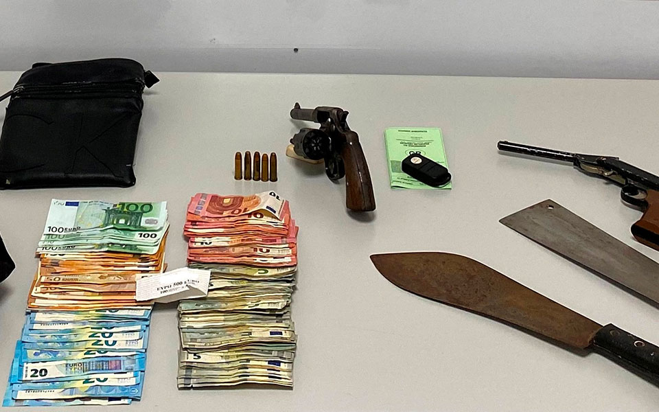 Βίντεο από τη ληστεία σε τράπεζα στο Περιστέρι – Συνελήφθησαν δύο άτομα-1