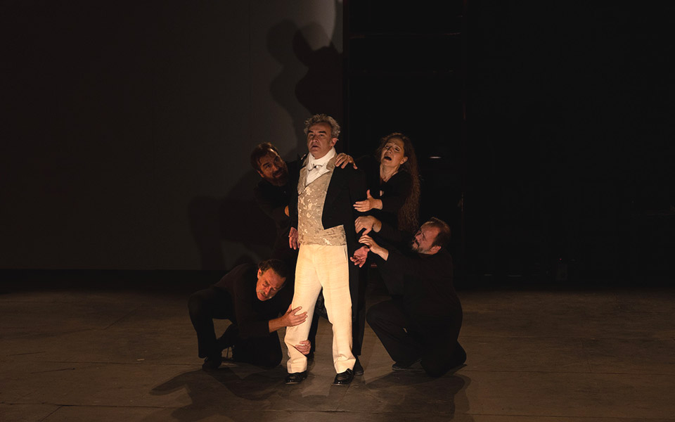 υλικό-καποδίστριας-με-την-ευκαιρ-561442561