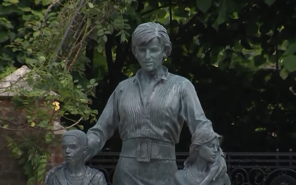 Αποκαλυπτήρια για το άγαλμα της Νταϊάνα στους κήπους του Κένσιγκτον (εικόνες)-2