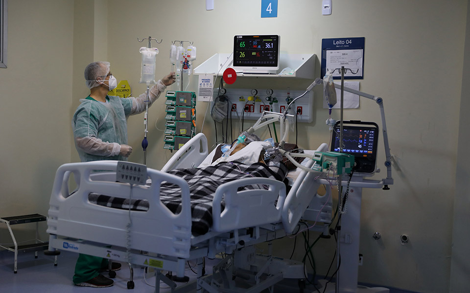 ομάδα-ειδικών-γιατρών-της-ε-ε-για-την-covid-19-561428005