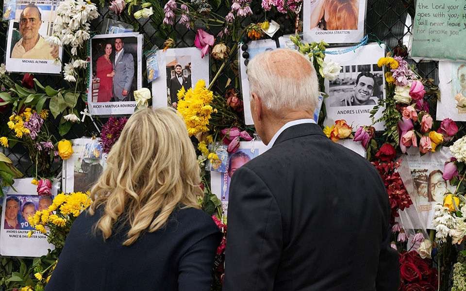 Κατάρρευση κτιρίου στη Φλόριντα: Ξεκίνησαν και πάλι οι έρευνες για τον εντοπισμό τυχόν επιζώντων-1