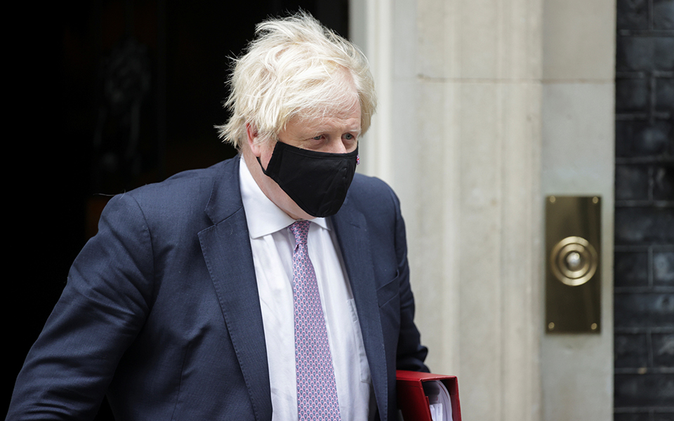 κορωνοϊός-βρετανία-κλειδώνει-η-κ-561430321