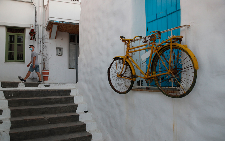 κορωνοϊός-το-καλοκαίρι-της-μετάλλαξη-561430450