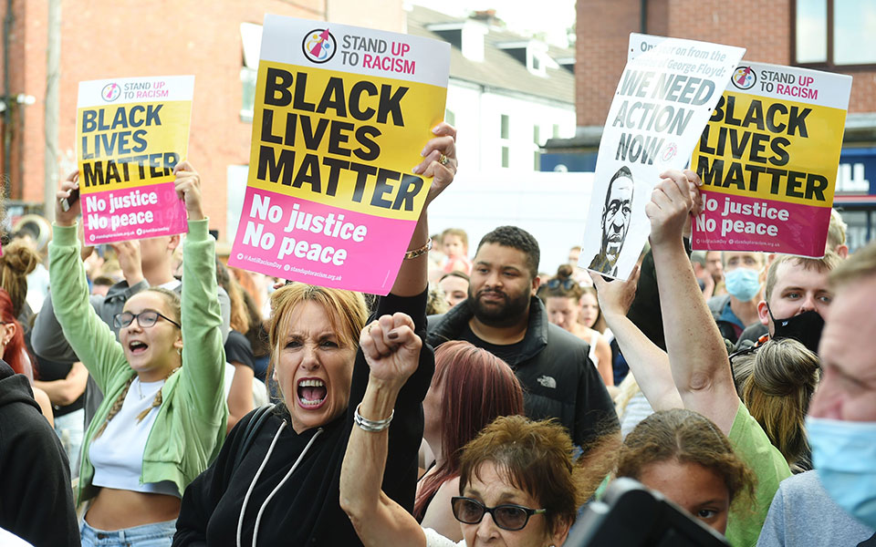 βρετανία-αυστηρά-πρόστιμα-για-προώθη-561433882