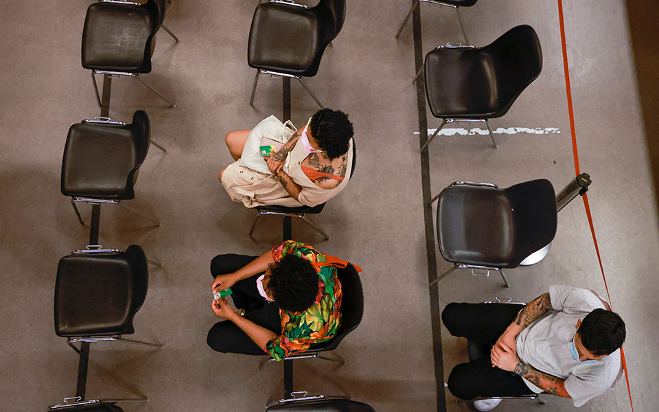 εμβόλια-το-ισραήλ-ξεκινά-τη-χορήγηση-3η-561450442