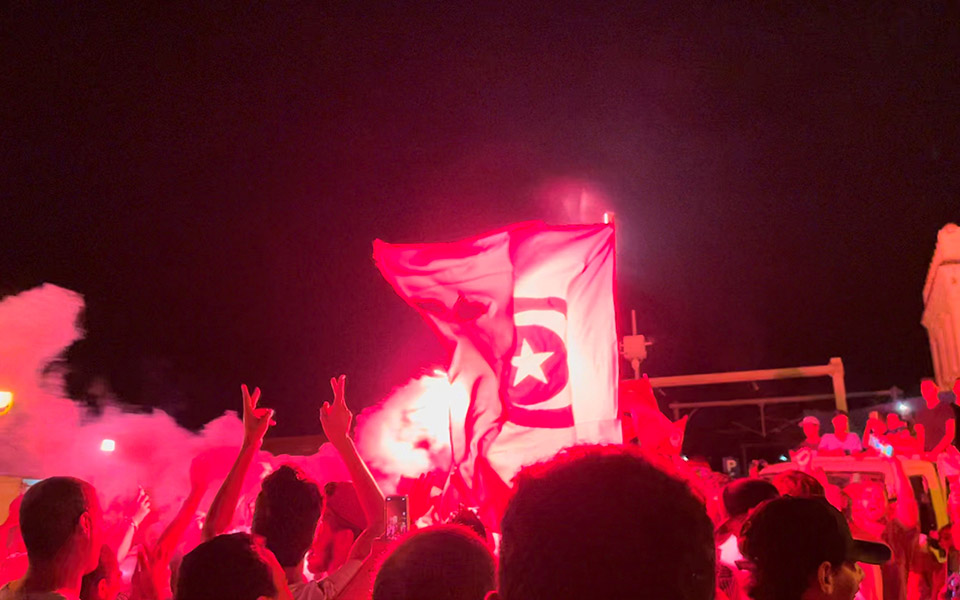 Τυνησία: Ο πρόεδρος απέπεμψε τον πρωθυπουργό –  Ο στρατός περικύκλωσε το κοινοβούλιο-1