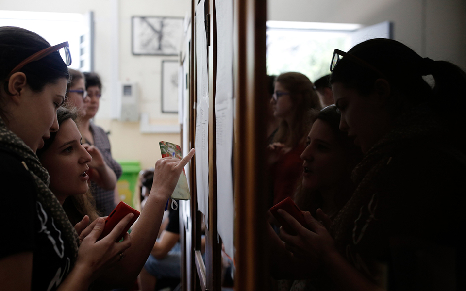 Πανελλαδικές 2021 – Βάσεις: Οι πρώτες εκτιμήσεις για τα 4 πεδία και την Ελάχιστη Βάση Εισαγωγής -1