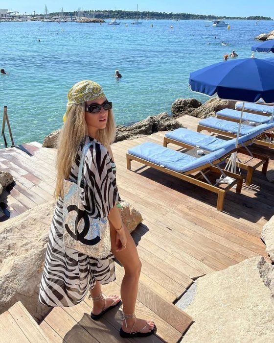 6 τρόποι να φορέσετε το φουλάρι στα μαλλιά αυτό το καλοκαίρι-4