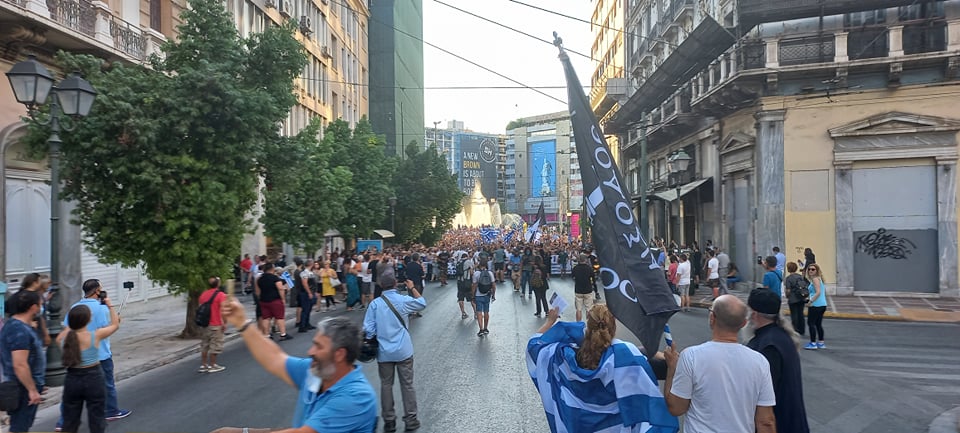 Σε εξέλιξη πορεία αντιεμβολιαστών στο κέντρο της Αθήνας (εικόνες)-2