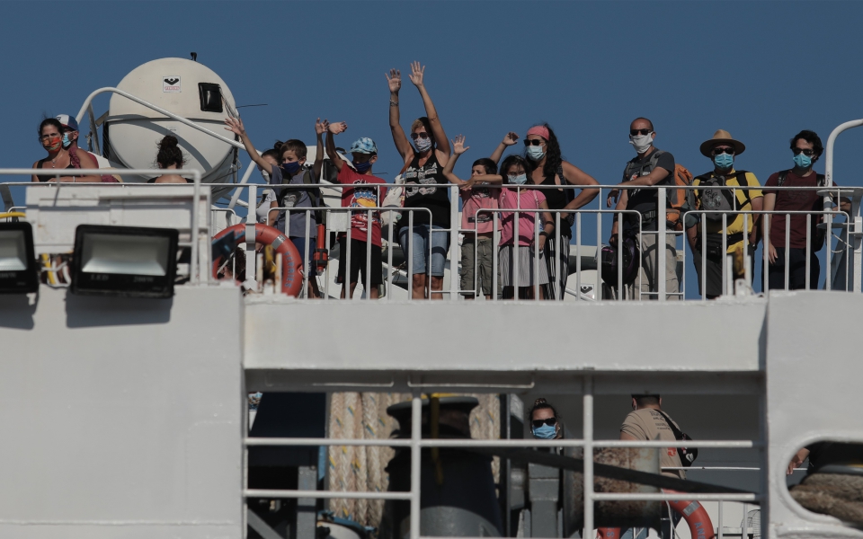 μετακινήσεις-στα-νησιά-με-3-όρους-η-δι-561420367