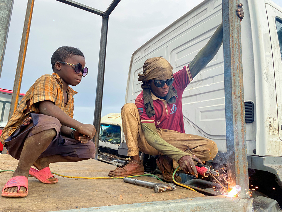 Στα επτά, εργάτης