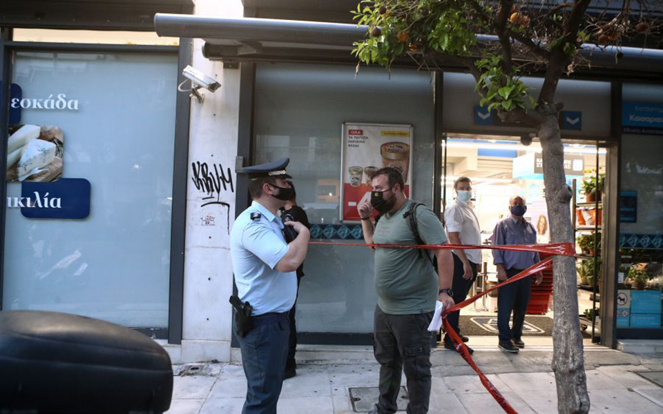 Ένοπλη ληστεία με έναν τραυματία στην Καισαριανή (φωτογραφίες)-1