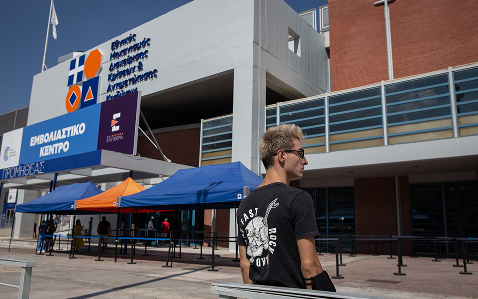 Κορωνοϊός: Ανησυχία για κόκκινα νησιά και θερινό «φρένο» στους εμβολιασμούς-2