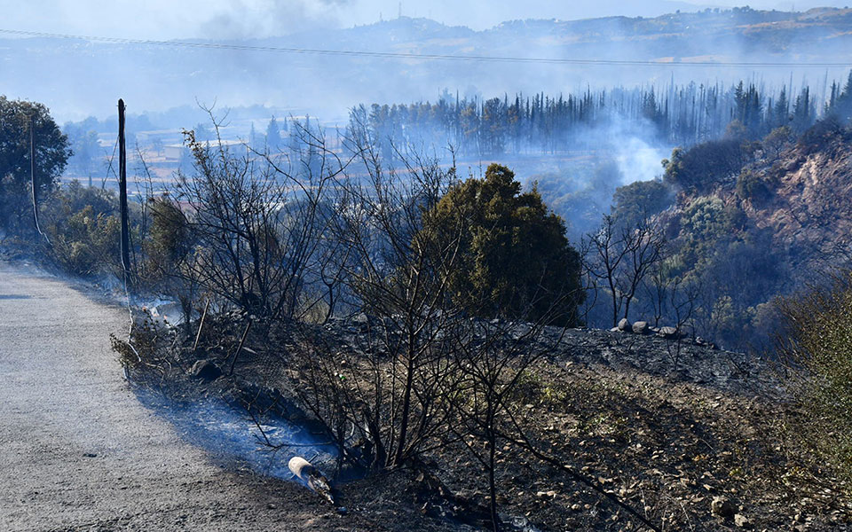 σε-πύρινο-κλοιό-η-αχαΐα-σε-ετοιμότητ-561449473